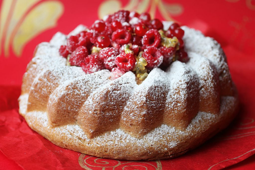 Panettone alle mandorle e frutti rossi