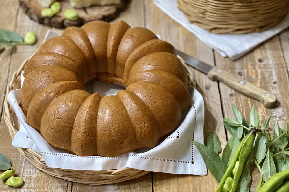 Ciambella salata con fave e pecorino