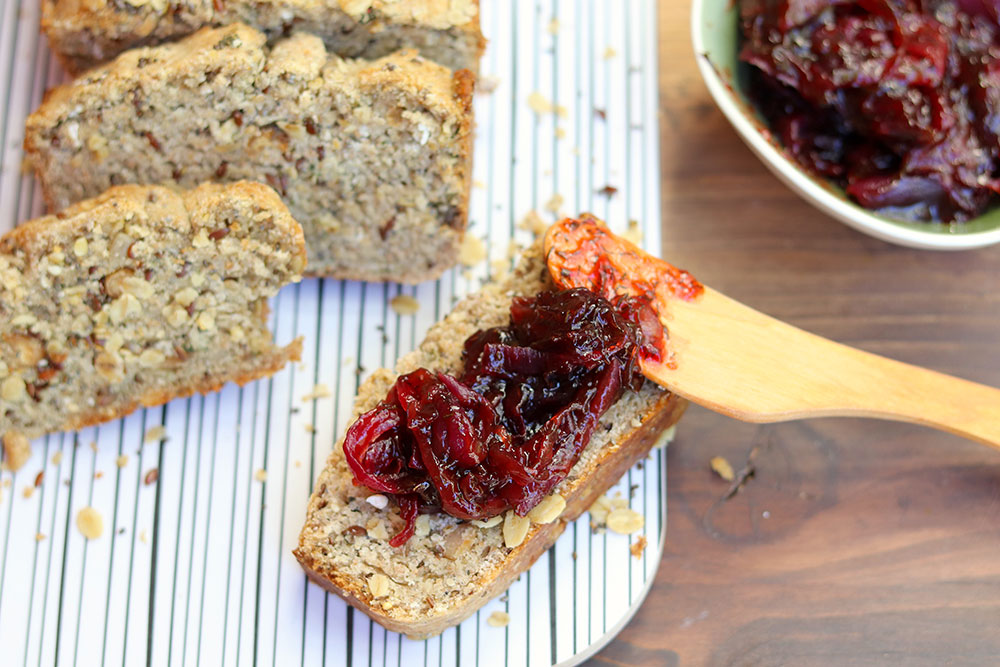 Pane nordico con chutney di cipolle all’aneto